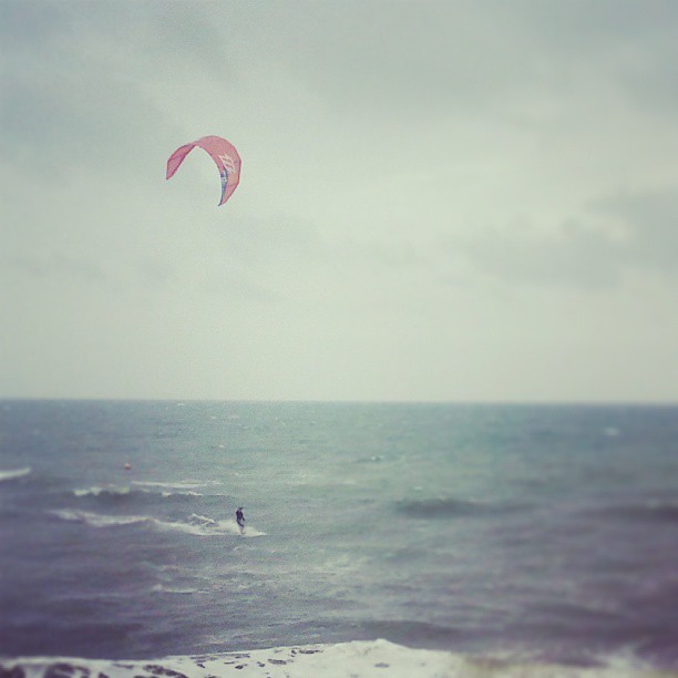 aug kite surfer