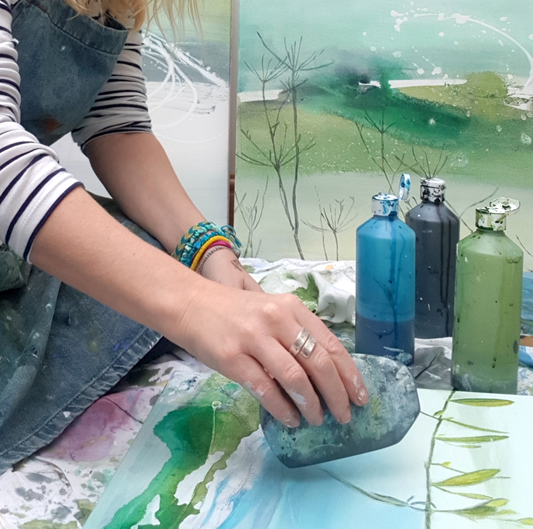 Ten excellent tools and techniques to loosen up your art - Tara Leaver
